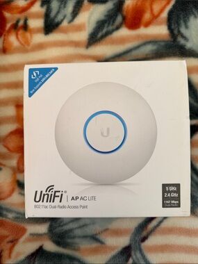 Ubiquiti UniFi AP AC Lite Wireless Access Point - White with Blue LED